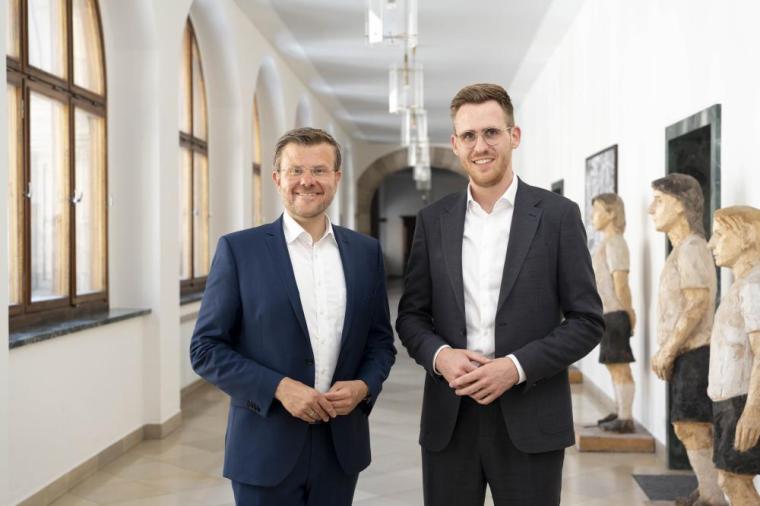 Verwaltungsratsvorsitzender Oberbürgermeister Marcus König und Tobias Ludwig,...