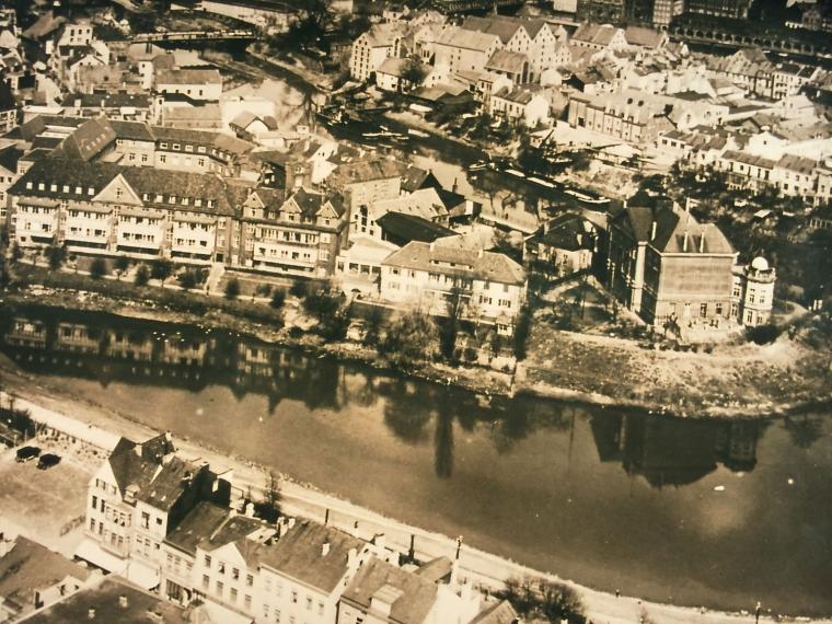 1930