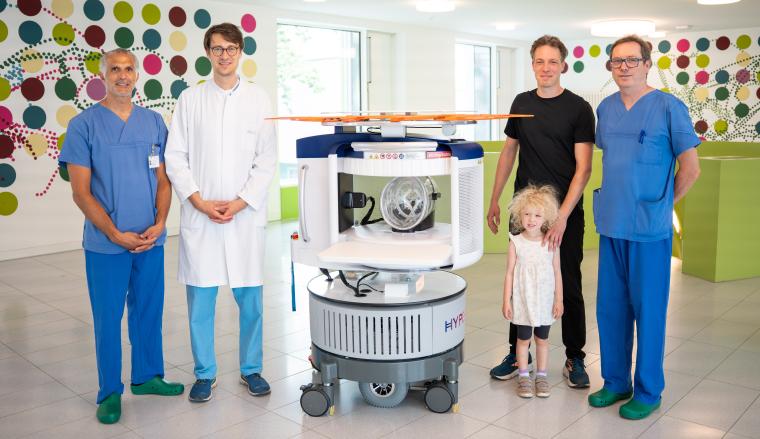 (v.l.) Prof. Hemmen Sabir, Co-Direktor der Neonatologie und Pädiatrischen...