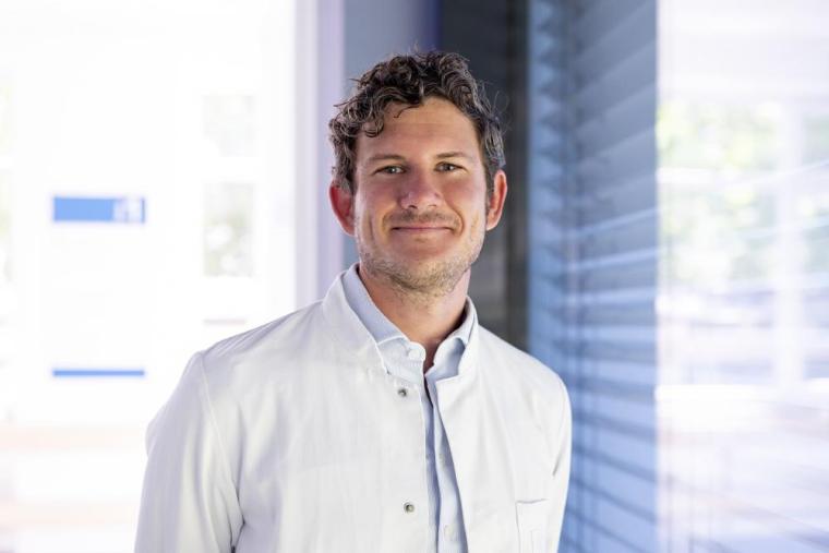 Dr. med. Christopher Bartel