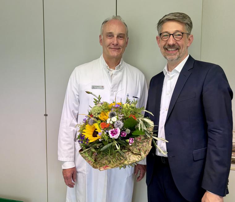 (v.l.n.r.) Prof. Dr. Axel Goßmann, Geschäftsführer der Kliniken der Stadt...