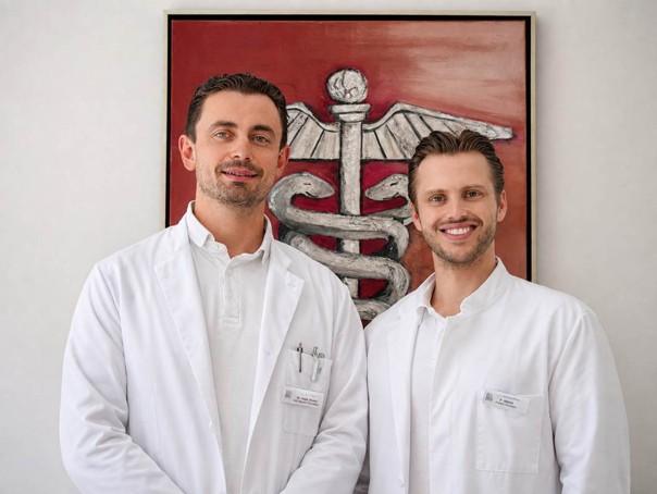 Patrick Weish (r.), Chefarzt der Neurologie, und Dr. Arne Krahn (l.), Leitender...