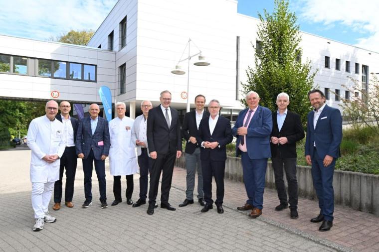 v.l. Freuen sich über die Eröffnung des Geriatrie-Neubaus: Prof. Dr. Burkhard...