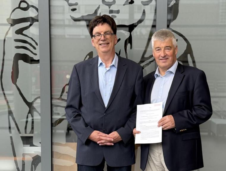 Joachim Fandrey (r.), Prodekan für Studium und Lehre der Medizinischen...