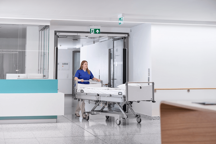 Smarte Infrastruktur für den Klinikalltag: Integrierte Gebäudeautomation...