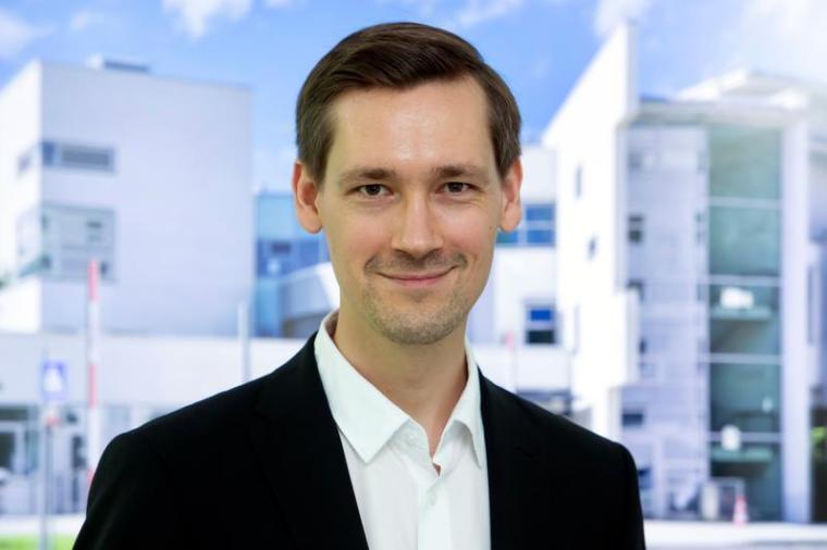 Prof. Dr. Dr. Lukas Kunz (Universitätsklinikum Bonn) wird von der Aventis...
