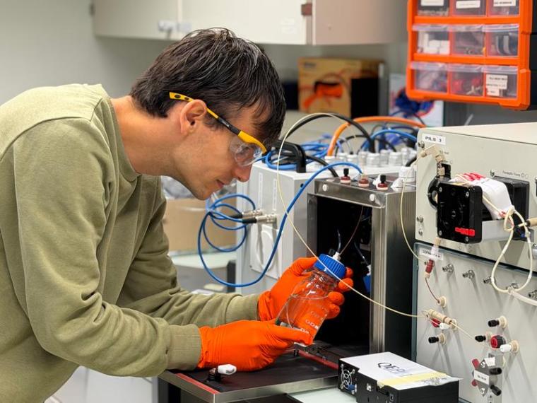 Battist Utinger untersucht im Labor das oxidative Potenzial von...