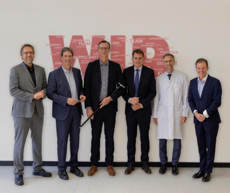 Prof. Dr. med. Fabian M. Stuby feierlich als neuer Klinikdirektor eingeführt:...
