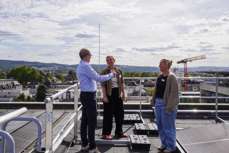 Rolf Braun, Dr. Barbara Grundmann und Architektin Nadine Schwenk-Kaup auf dem...
