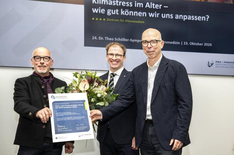 Prof. Dr. Markus Otto (rechts) nimmt den Theo und Friedl Schöller-Preis für...
